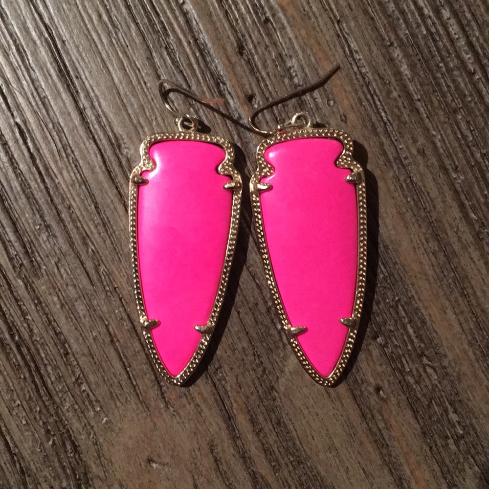 Hot pink Kendra Scott Skylar arrowhead earrings